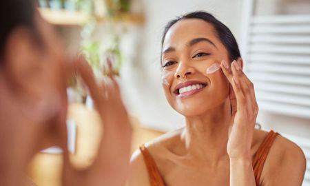 El secreto de Charlotte Tilbury para preparar la piel y lograr que el maquillaje dure todo el día. El secreto de Charlotte Tilbury para preparar la piel y lograr que el maquillaje dure todo el día.