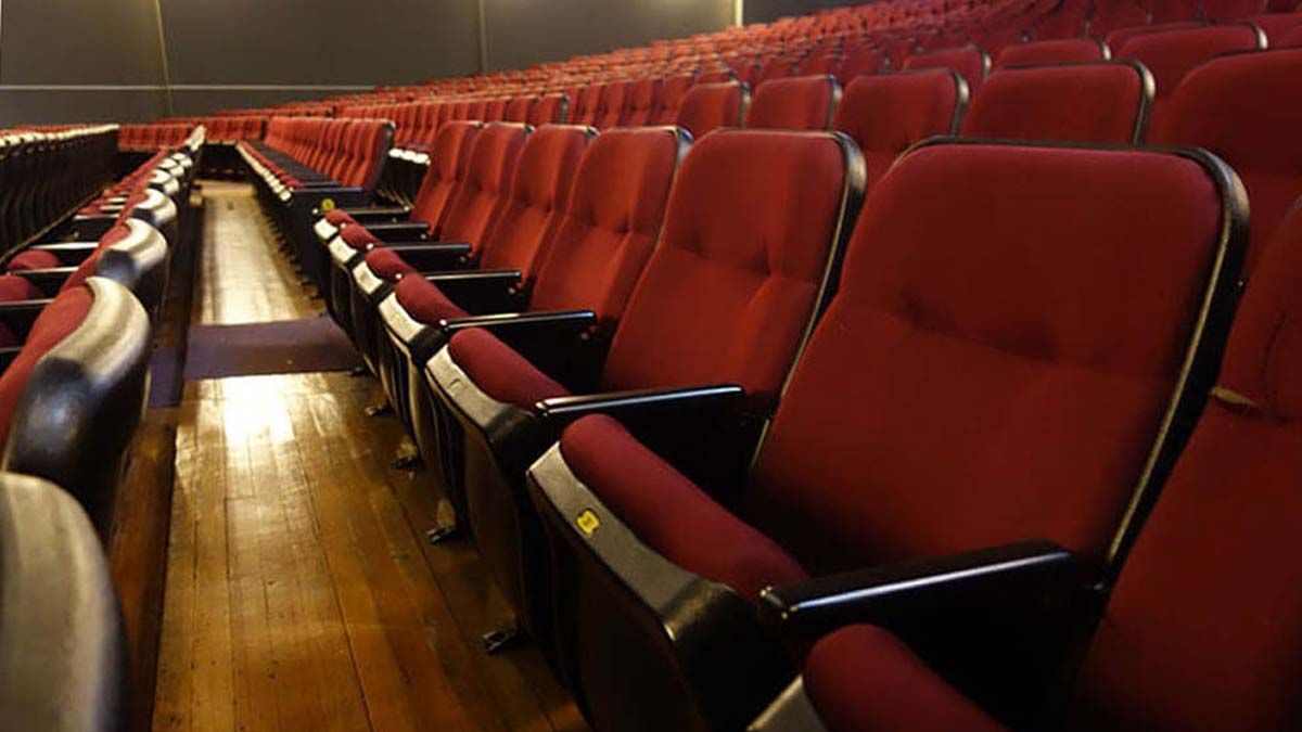 El decreto provincial establece que, hasta el 23 de julio, las salas de cine y teatro podrán funcionar con un 30% de aforo y bajo estrictos protocolos. 