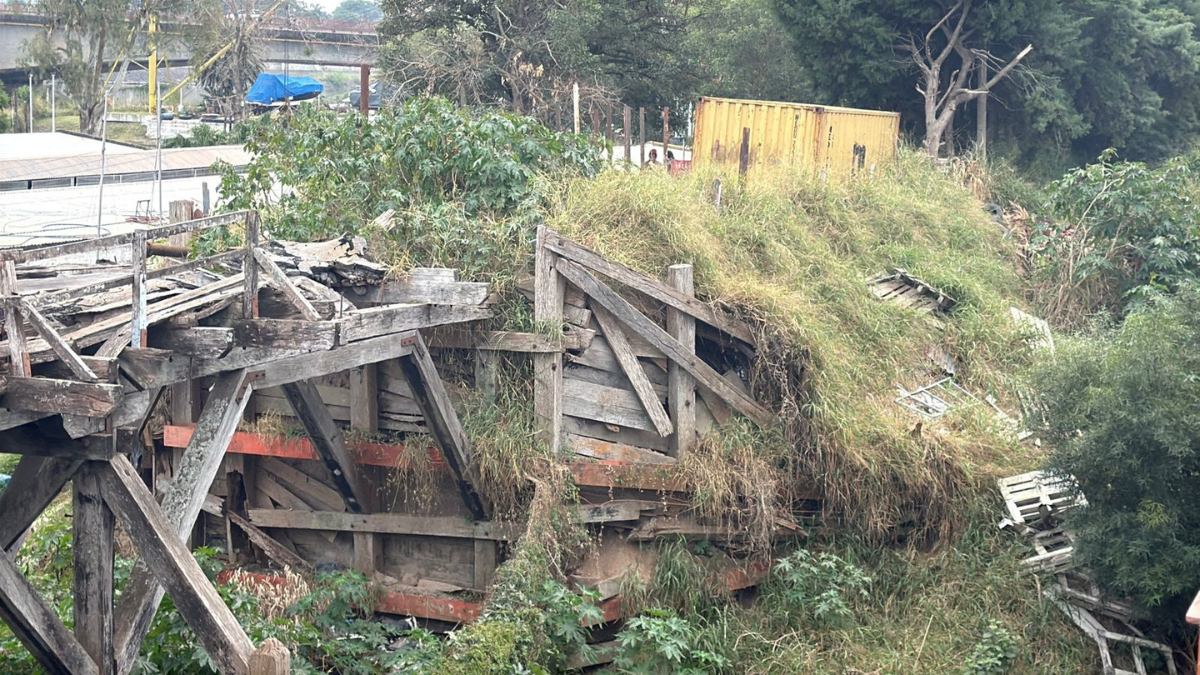 Vecinos de Alto Verde proponen reutilizar la madera del puente para crear un pórtico que identifique el ingreso al distrito costero. Vecinos de Alto Verde proponen reutilizar la madera del puente para crear un pórtico que identifique el ingreso al distrito costero.