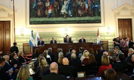 henn: ?un discurso claramente progresista con la mirada puesta en el futuro de la provincia? henn: ?un discurso claramente progresista con la mirada puesta en el futuro de la provincia?