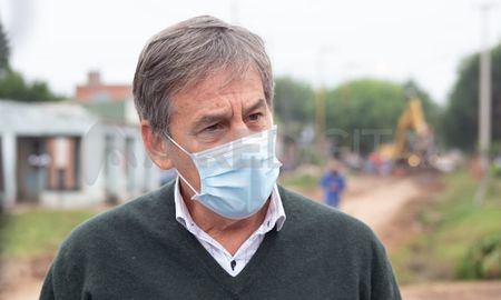 En el inicio de los trabajos sobre calle Estanislao Zeballos, el intendente Emilio Jatón, respondió a través del mensajero de Aire de Santa Fe las consultas de los vecinos. En el inicio de los trabajos sobre calle Estanislao Zeballos, el intendente Emilio Jatón, respondió a través del mensajero de Aire de Santa Fe las consultas de los vecinos.