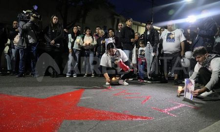 Se cumplió un mes del asesinato de Ivana Garcilazo y su familia pintó una estrella roja en el lugar del crimen Se cumplió un mes del asesinato de Ivana Garcilazo y su familia pintó una estrella roja en el lugar del crimen