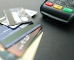 Punto por punto: qué cambia a partir del DNU para losusuarios de tarjetas de crédito y de débito. Punto por punto: qué cambia a partir del DNU para losusuarios de tarjetas de crédito y de débito.