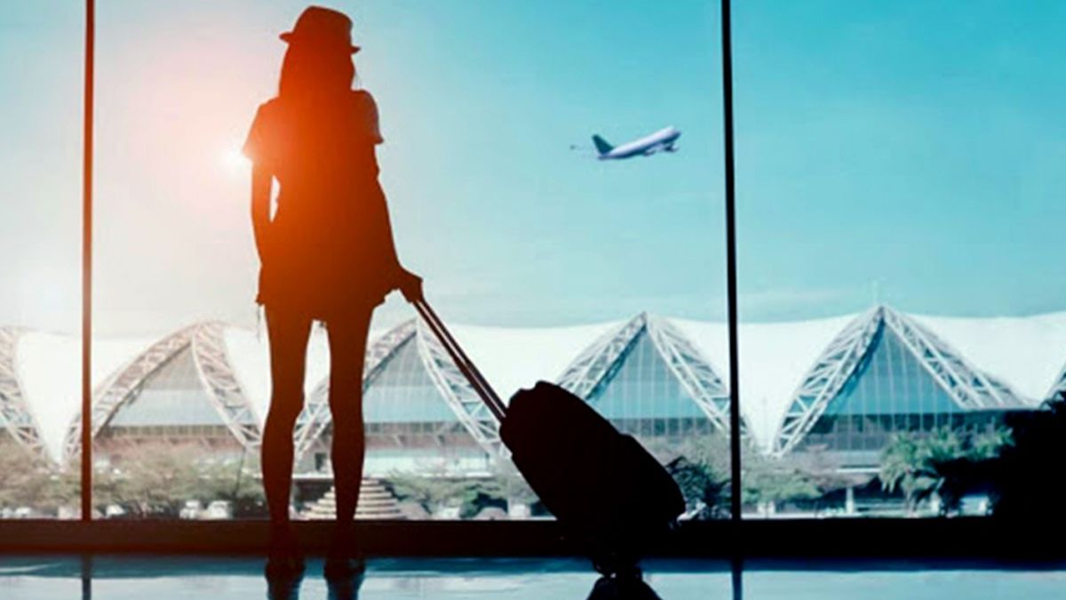 La norma prevé multas a las compañías aéreas y empresas que permitan el tránsito de personas sin la documentación exigida.