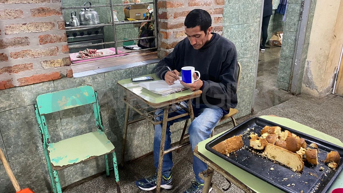 Con la ayuda de voluntarios y donaciones, el comedor de Santa Rosa de Lima le hace frente a la alta demanda diaria.