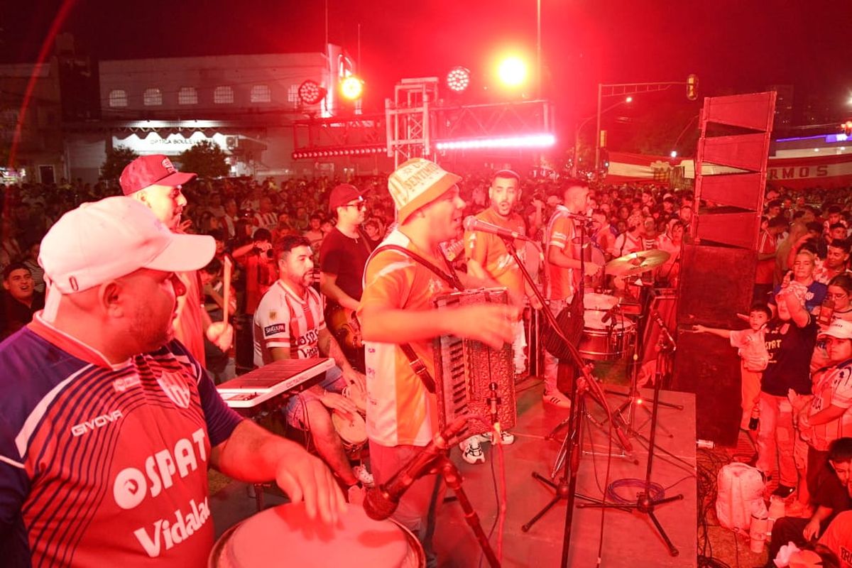 Show de cumbia en la previa ante Newell's. Show de cumbia en la previa ante Newell's.
