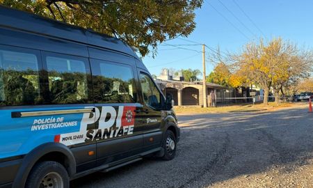 La Justicia dictó la prisión preventiva de un oficial y una suboficial de la Policía de Investigaciones (PDI), en el norte de la provincia de Santa Fe, por divulgar datos que permitieron frustrar de manera parcial allanamientos La Justicia dictó la prisión preventiva de un oficial y una suboficial de la Policía de Investigaciones (PDI), en el norte de la provincia de Santa Fe, por divulgar datos que permitieron frustrar de manera parcial allanamientos