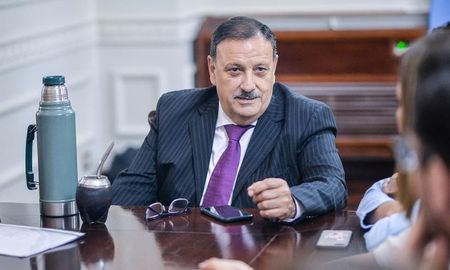 El gobernador de La Rioja, Ricardo Quintela, envió el proyecto de la cuasimoneda a la Legislatura. El gobernador de La Rioja, Ricardo Quintela, envió el proyecto de la cuasimoneda a la Legislatura.