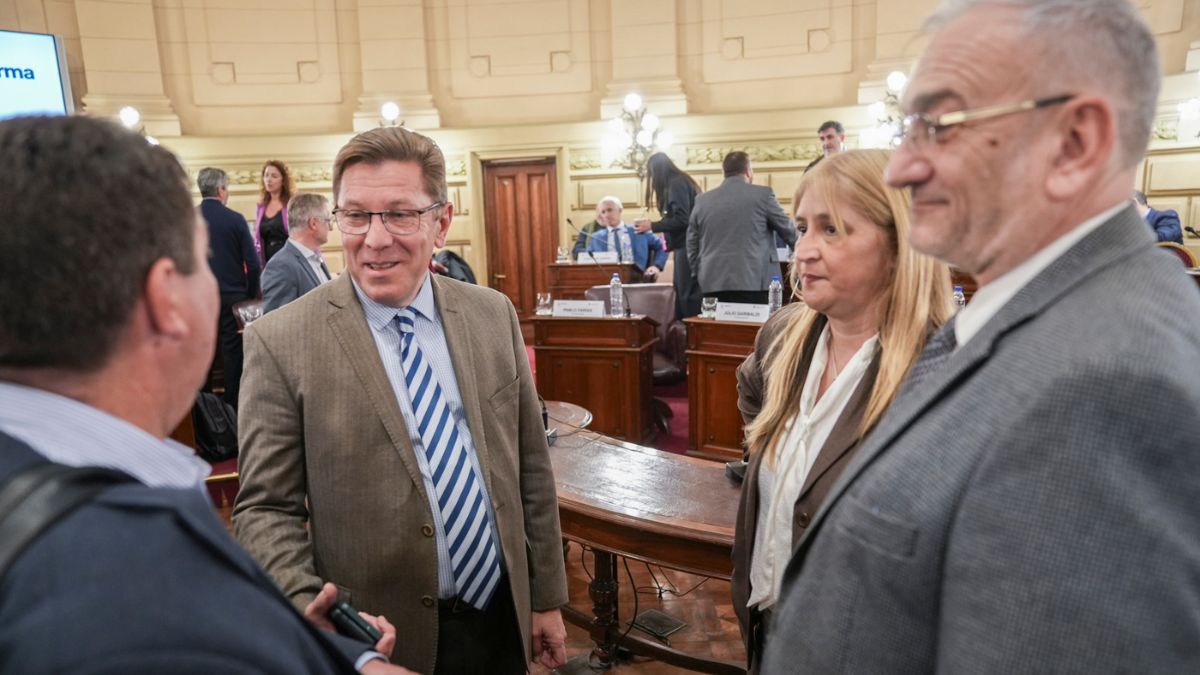 Tras una extensa jornada de reuniones y negociaciones