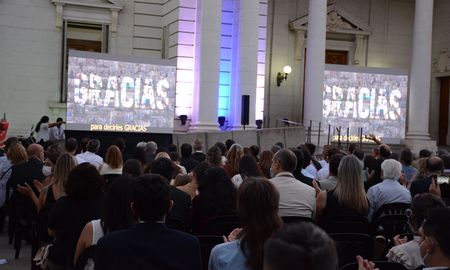 La Cámara de Senadores de Santa Fe realizó un acto público para reconocer a los agentes de salud que trabajaron a fines de cuidar a la comunidad ante la pandemia de Covid-19. La Cámara de Senadores de Santa Fe realizó un acto público para reconocer a los agentes de salud que trabajaron a fines de cuidar a la comunidad ante la pandemia de Covid-19.