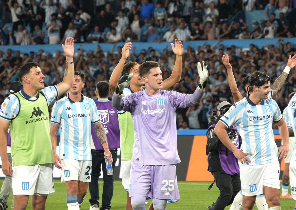 Racing festejó ante River tras imponerse por 3 a 2 en un partido cambiante.