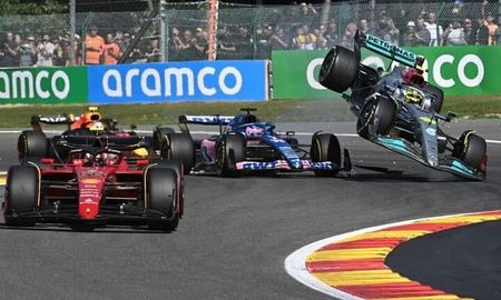 Luego de su cruce en el GP de Bélgica, Fernando Alonso y Lewis Hamilton continúan la disputa en redes sociales y medios de comunicación. Luego de su cruce en el GP de Bélgica, Fernando Alonso y Lewis Hamilton continúan la disputa en redes sociales y medios de comunicación.