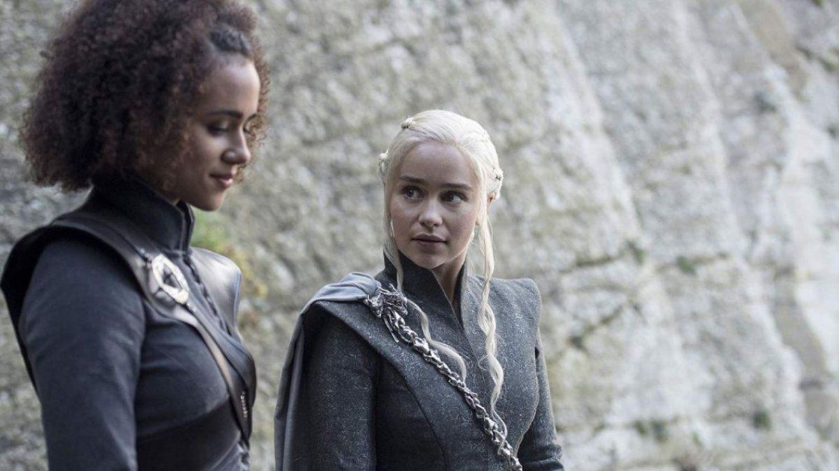 Nathalie Emmanuel record&oacute; c&oacute;mo Emilia Clarke la defendi&oacute; frente a un ataque de g&eacute;nero