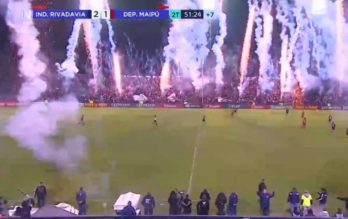 La hinchada de Independiente Rivadavia festejó de manera anticipada el triunfo ante Deportivo Maipú y el rival casi lo empata.