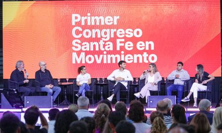 Daniel Castellani participó del congreso Santa Fe en Movimiento. Daniel Castellani participó del congreso Santa Fe en Movimiento.