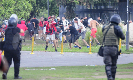 Graves incidentes en Newells tras la derrota en el clásico contra Rosario Central. Graves incidentes en Newells tras la derrota en el clásico contra Rosario Central.
