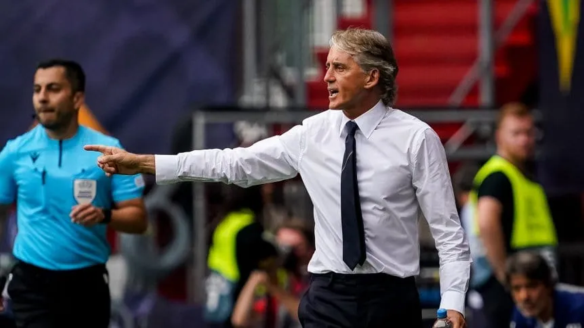 Roberto Mancini renunció sorpresivamente a su cargo como entrenador del seleccionado italiano. Roberto Mancini renunció sorpresivamente a su cargo como entrenador del seleccionado italiano.