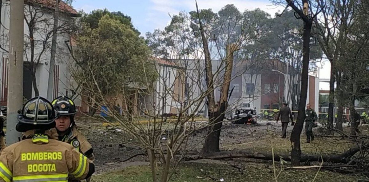 Explotó un coche bomba en una escuela de Policía de Bogotá y hay al menos ocho muertos