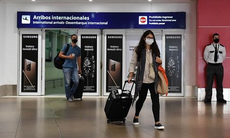 IATA acusó al Gobierno de dejar tiradas por el mundo a 1.400 personas por día. IATA acusó al Gobierno de dejar tiradas por el mundo a 1.400 personas por día.
