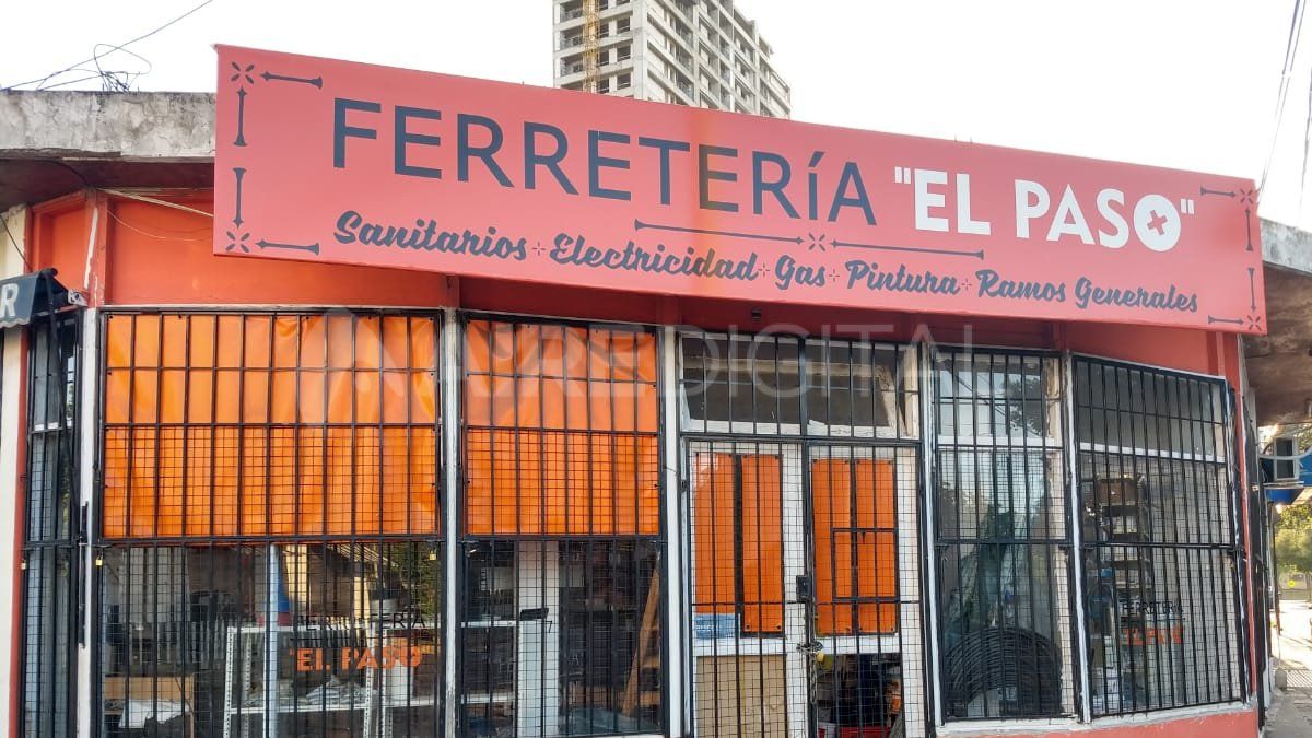 Vandalizaron el frente de una ferretería en el sur de la ciudad