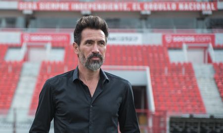 Eduardo Domínguez comenzó a entrenar en Independiente y declaró que su juego estará relacionado al paladar histórico del club. Eduardo Domínguez comenzó a entrenar en Independiente y declaró que su juego estará relacionado al paladar histórico del club.
