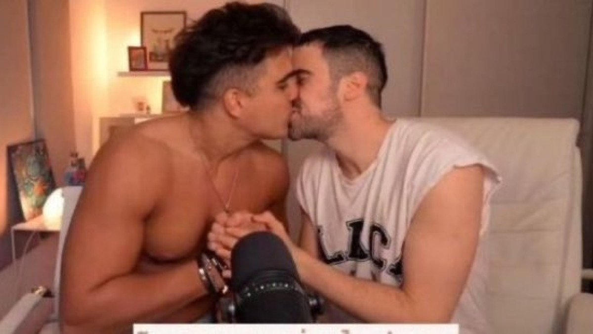El beso de Martín Cirio y Mauro Dalessio. El beso de Martín Cirio y Mauro Dalessio.