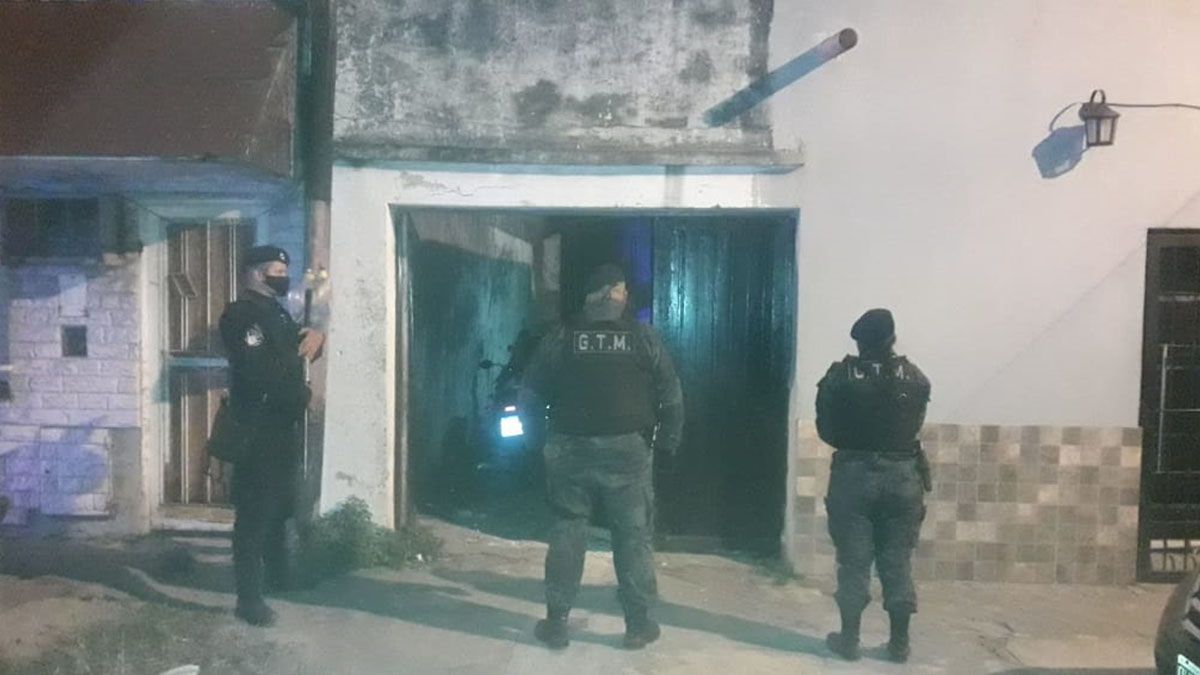 Luego, en la ciudad de Rafaela, en el departamento Castellano, los uniformados acudieron a una vivienda de calle Avanthay al 900, donde se estaba produciendo una fiesta clandestina. Allí, fueron identificadas unas 36 personas.