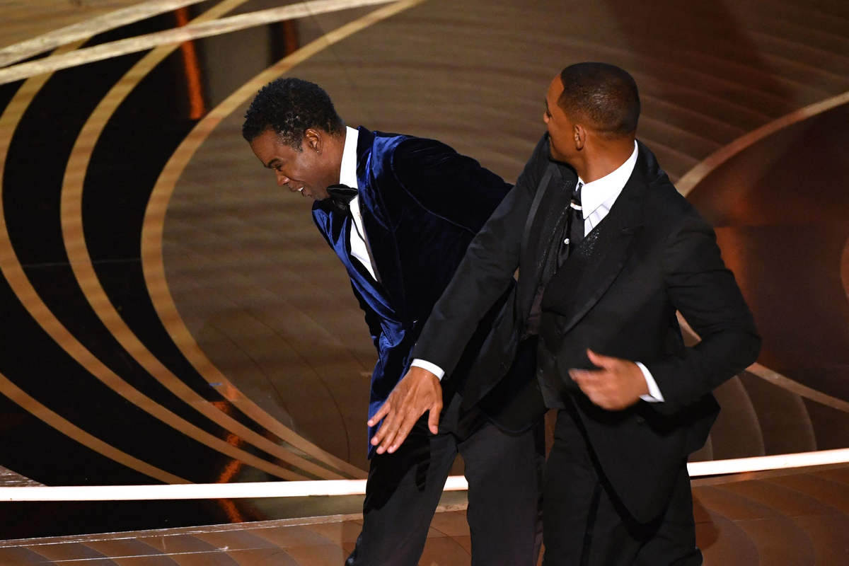 Will Smith le pegó una cachetada a Chris Rock en los Oscar.
