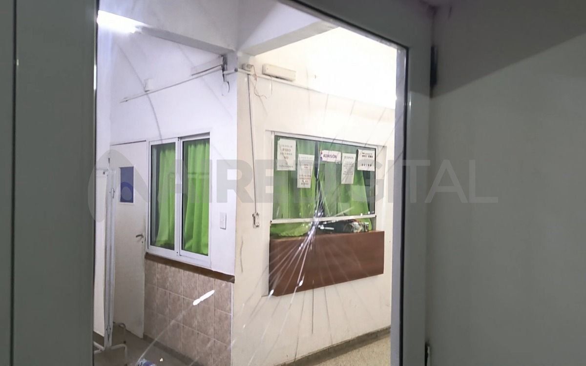 Así quedaron las instalaciones del samco de Rincón luego de los incidentes provocados por los familiares de una joven que fue a atenderse al efector. Así quedaron las instalaciones del samco de Rincón luego de los incidentes provocados por los familiares de una joven que fue a atenderse al efector.