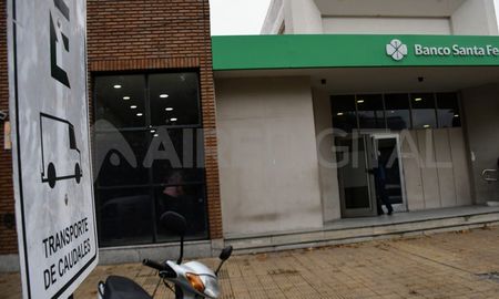 La sede del banco está ubicada en las calles San Martín y Juan B. Justo. La sede del banco está ubicada en las calles San Martín y Juan B. Justo.