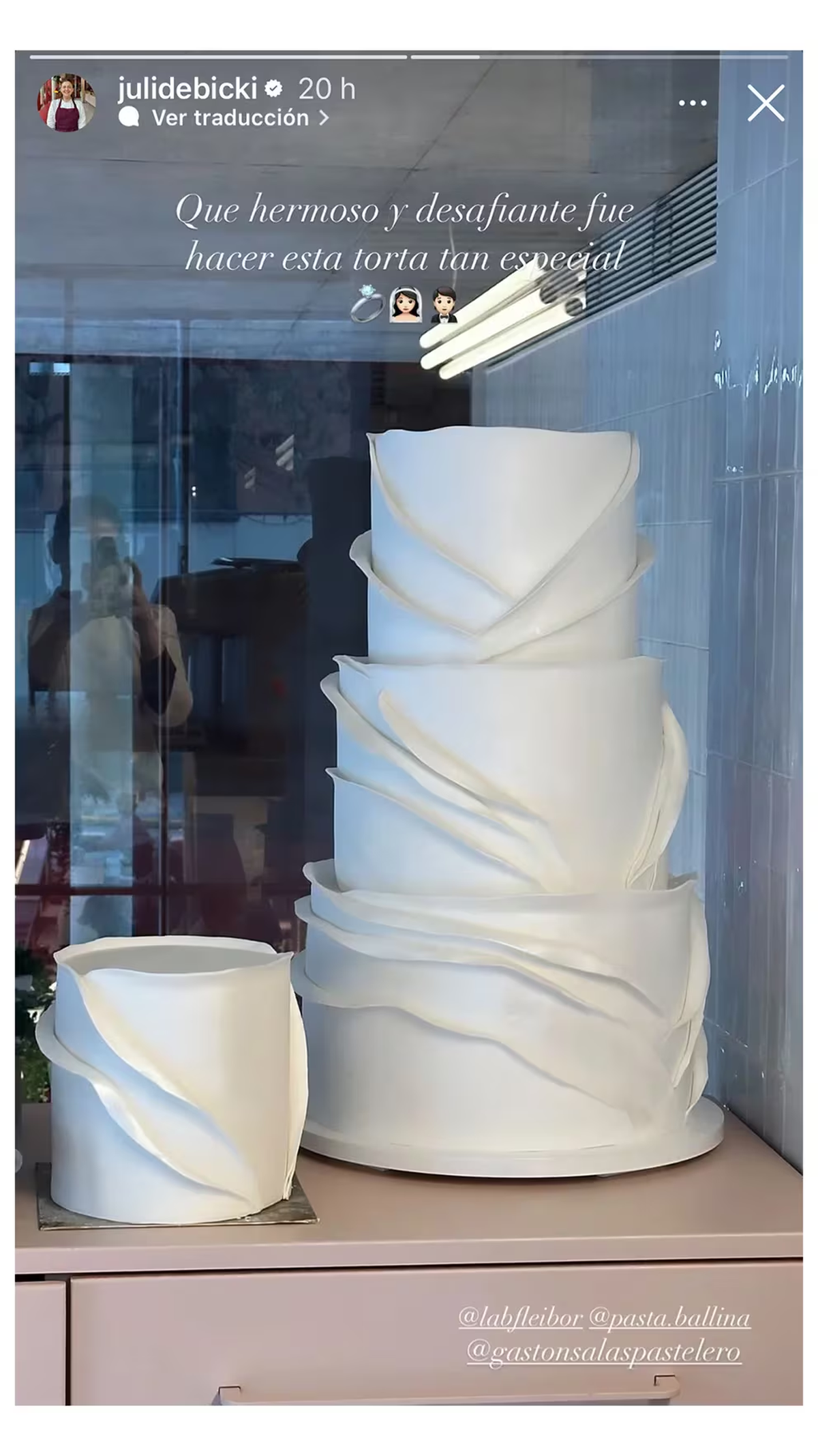 Julia Debicki, pastelera del equipo de Damián Betular, participó de la creación de la torta de boda para Oriana Sabatini y Paulo Dybala (Instagram) Julia Debicki, pastelera del equipo de Damián Betular, participó de la creación de la torta de boda para Oriana Sabatini y Paulo Dybala (Instagram)