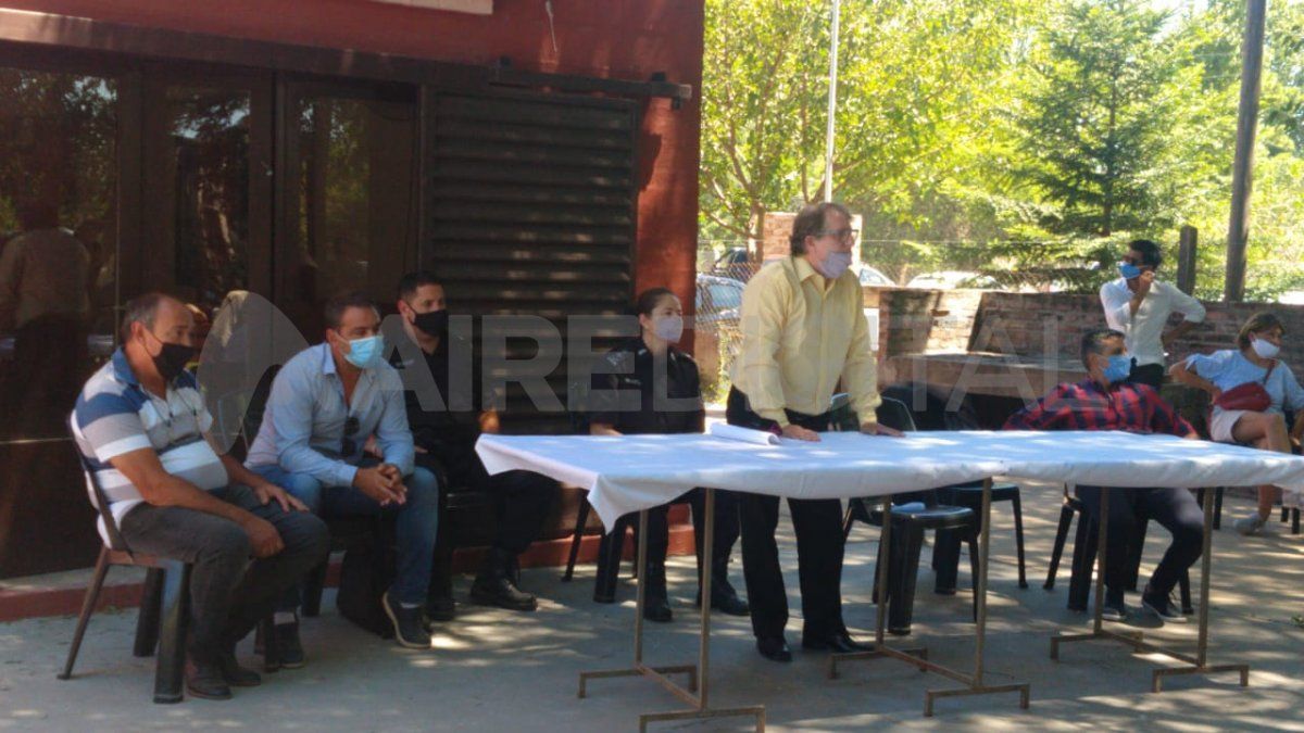 A la reunión asistieron funcionarios de la Policía y el Ministerio de Seguridad.
