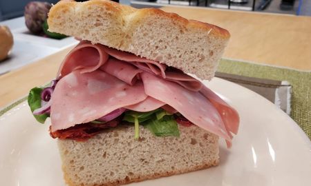 Todos los detalles para preparar un delicioso sandwich y festejar el día de la primavera. Todos los detalles para preparar un delicioso sandwich y festejar el día de la primavera.