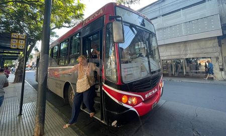 Este miércoles, la Unión Tranviario Automotor (UTA) definirá si se adhiere o no al paro nacional lanzado por la CGT, en rechazo a la reforma laboral que es debatida en el Congreso. Este miércoles, la Unión Tranviario Automotor (UTA) definirá si se adhiere o no al paro nacional lanzado por la CGT, en rechazo a la reforma laboral que es debatida en el Congreso.