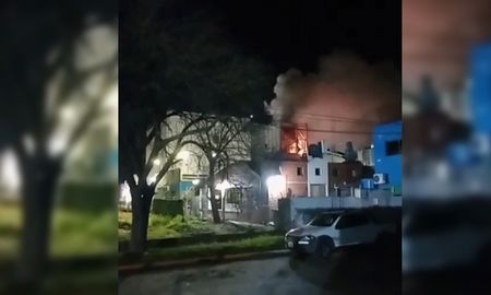 El fuerte estruendo seguido por una columna de humo y llamas se registró minutos después de las 5 de la mañana del viernes. El fuerte estruendo seguido por una columna de humo y llamas se registró minutos después de las 5 de la mañana del viernes.