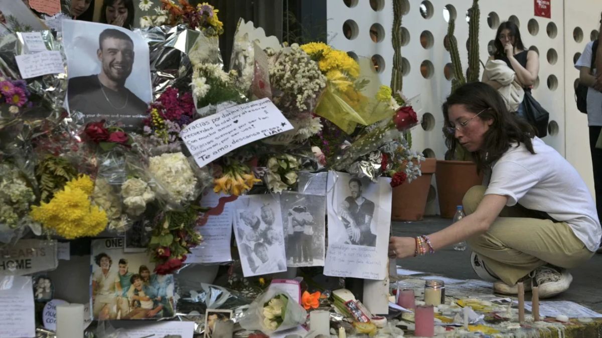 Los fanáticos de Liam Payne hicieron un memorial frente al hotel CasaSur, donde murió el 16 de octubre de 2024. Los fanáticos de Liam Payne hicieron un memorial frente al hotel CasaSur, donde murió el 16 de octubre de 2024.