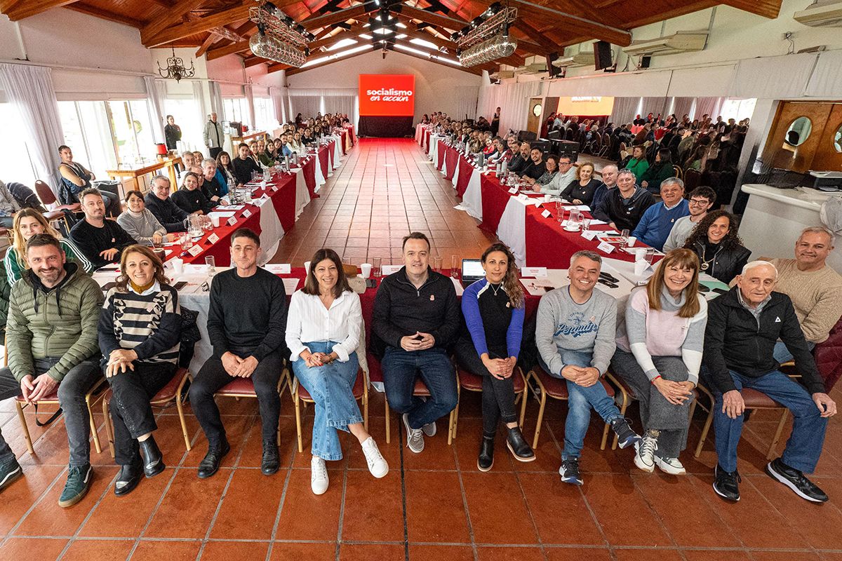 Dirigentes del Partido Socialista de toda la provincia de Santa Fe se reunieron a debatir en Oliveros.