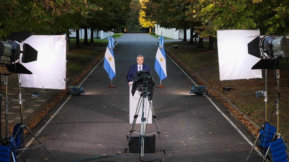 El presidente Alberto Fernández anunció en la noche de este miércoles restricciones ante la segunda ola de contagios de covid.