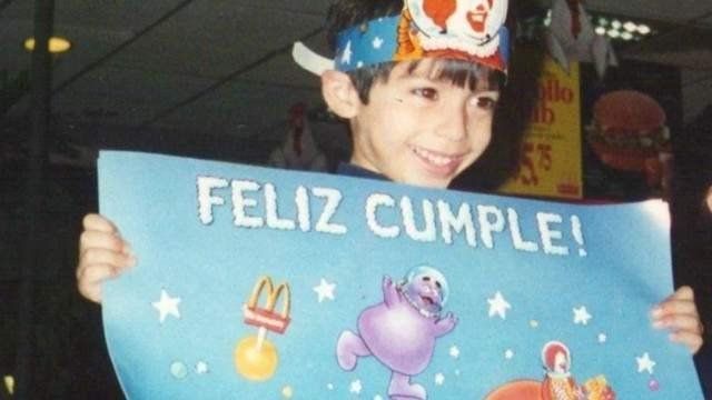 Una pareja adoptó un bebé con VIH, cuando murió decidieron ayudar a otros chicos como él