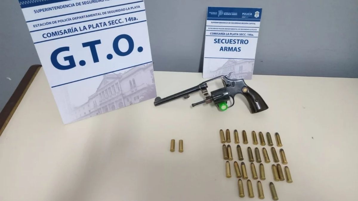 La Polic&iacute;a secuestr&oacute; un arma calibre .38 y municiones aptas para el disparo durante el procedimiento realizado en el lugar. &nbsp; &nbsp;