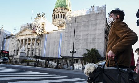 En las próximas dos semanas, la Ciudad permitirá la reapertura de los comercios barriales y también algunos servicios personales, como las peluquerías, y actividades profesionales. En las próximas dos semanas, la Ciudad permitirá la reapertura de los comercios barriales y también algunos servicios personales, como las peluquerías, y actividades profesionales.