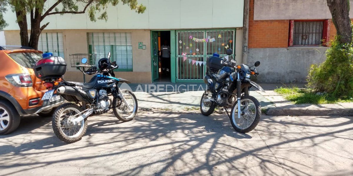 Fomento 9 de Julio: la golpearon para robarle mientras buscaba a su hijo del jardín