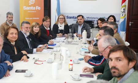 Los médicos de AMRA piden que el Gobierno los convoque a paritarias. Los médicos de AMRA piden que el Gobierno los convoque a paritarias.