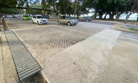 Los autos ya pueden circulan con normalidad por Avenida Almirante Brown con sentido norte-sur, a la altura de Calcena. Los autos ya pueden circulan con normalidad por Avenida Almirante Brown con sentido norte-sur, a la altura de Calcena.