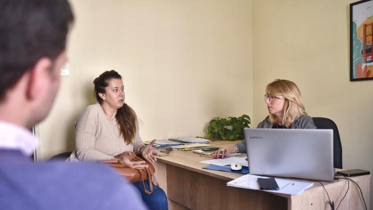 La reunión entre el Municipio y los representantes de las empresas de colectivos se realizó en la Dirección Ejecutiva de Movilidad, en calle Lisandro de la Torre 3066.