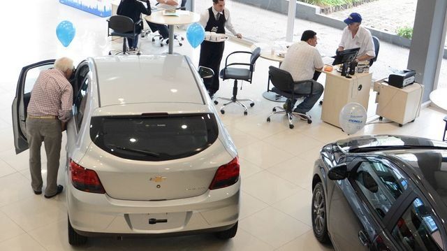 Menos autos pagarán impuestos internos desde enero