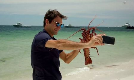 Una langosta atacó la mano derecha de Roger Federer y estuvo a punto de herirlo