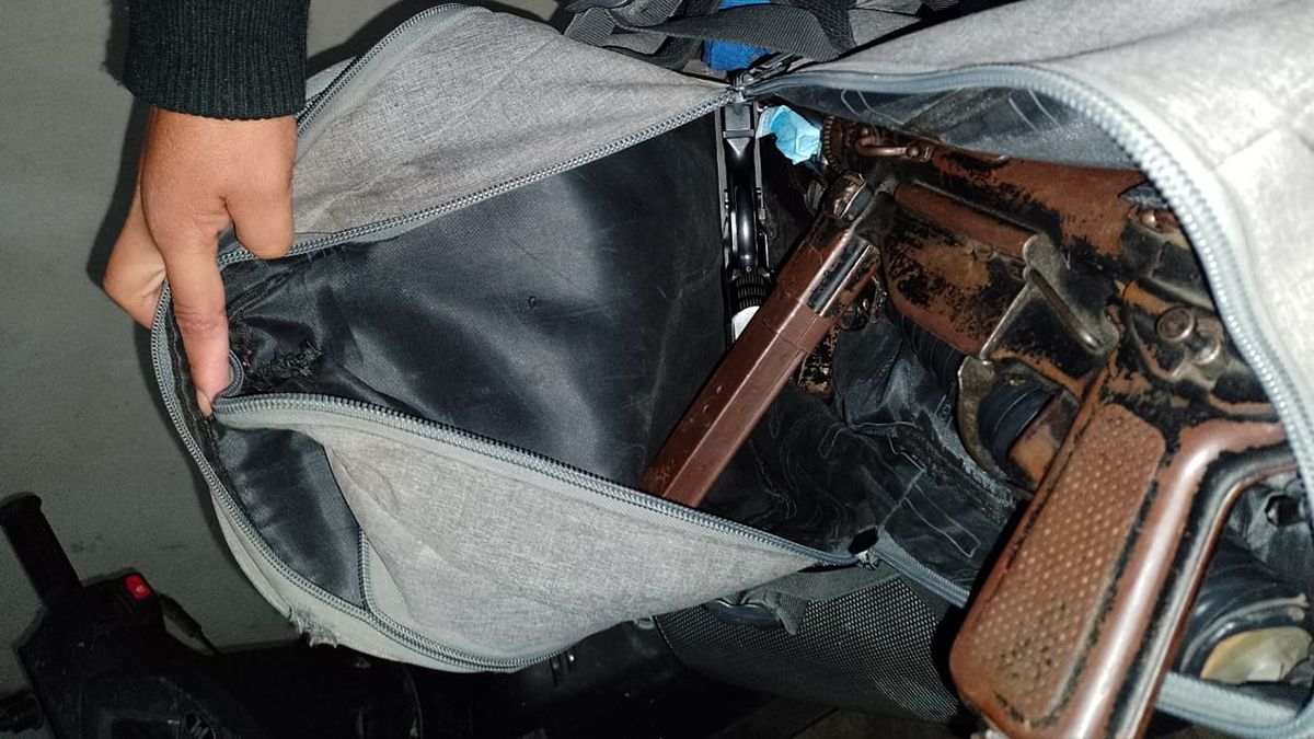 En el operativo de detención se secuestró una importante cantidad de armas.