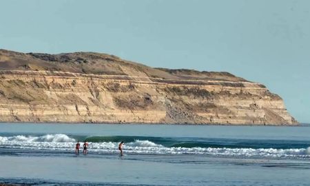 Escapada a Punta Mejillón: una paradisíaca playa en la patagonica en la que solo vive una persona Escapada a Punta Mejillón: una paradisíaca playa en la patagonica en la que solo vive una persona