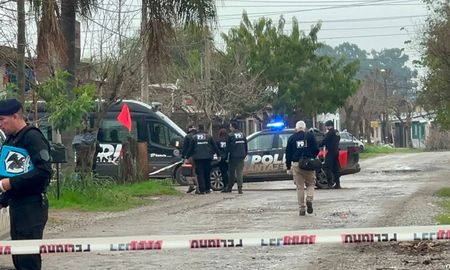 Policías de la PDI y de la jurisdicción al momento de los peritajes en el lugar del hecho. Policías de la PDI y de la jurisdicción al momento de los peritajes en el lugar del hecho.